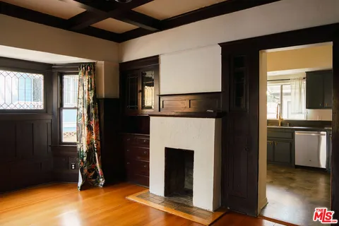 a view of livingroom with hardwood floor