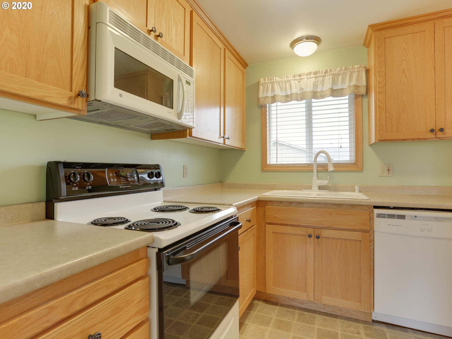 1890 Thompson Road Woodburn, OR 97071 - Photo 13 of 23 Gallery Image 13