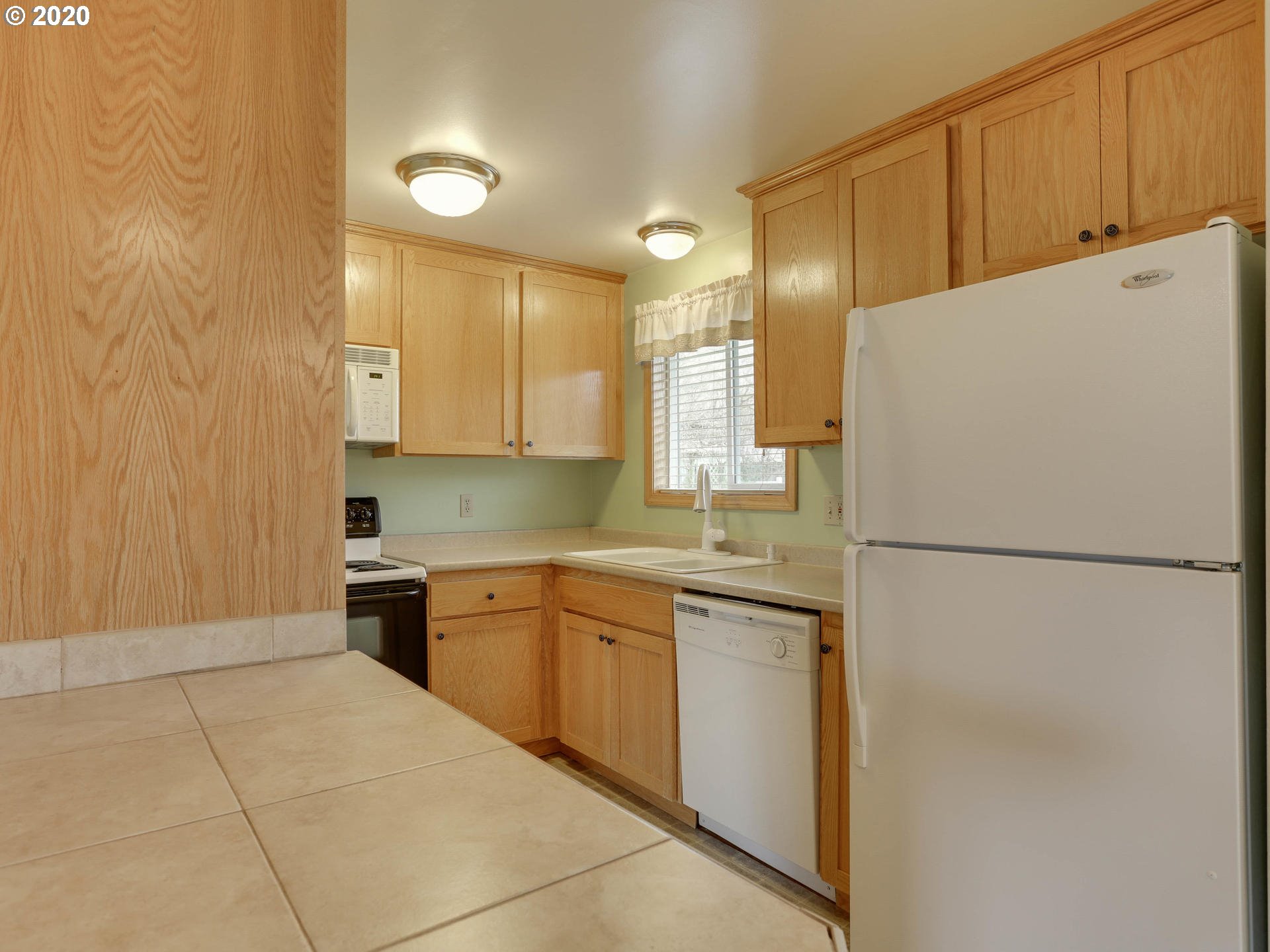 1890 Thompson Road Woodburn, OR 97071 - Photo 14 of 23 Gallery Image 14