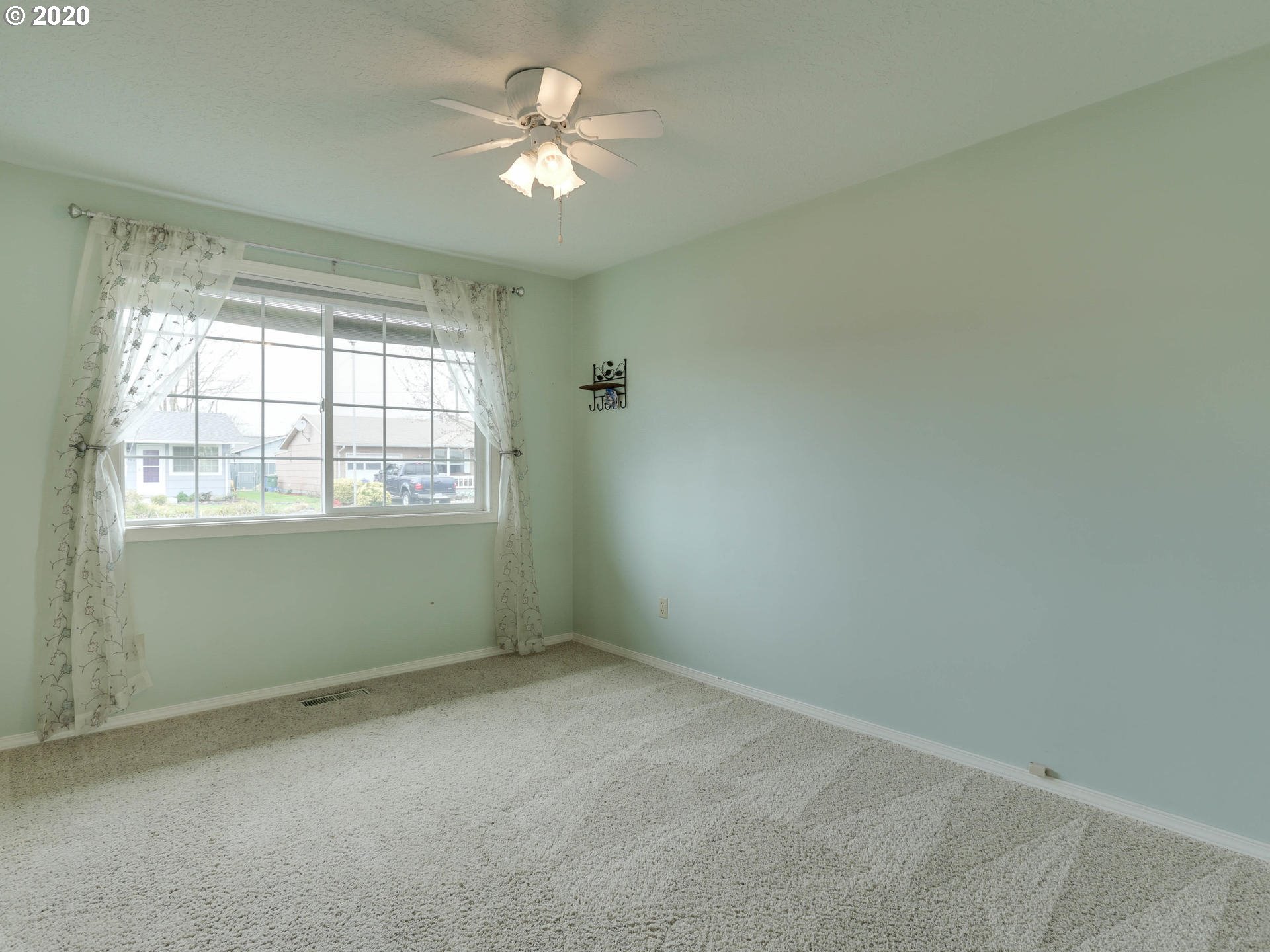 1890 Thompson Road Woodburn, OR 97071 - Photo 15 of 23 Gallery Image 15