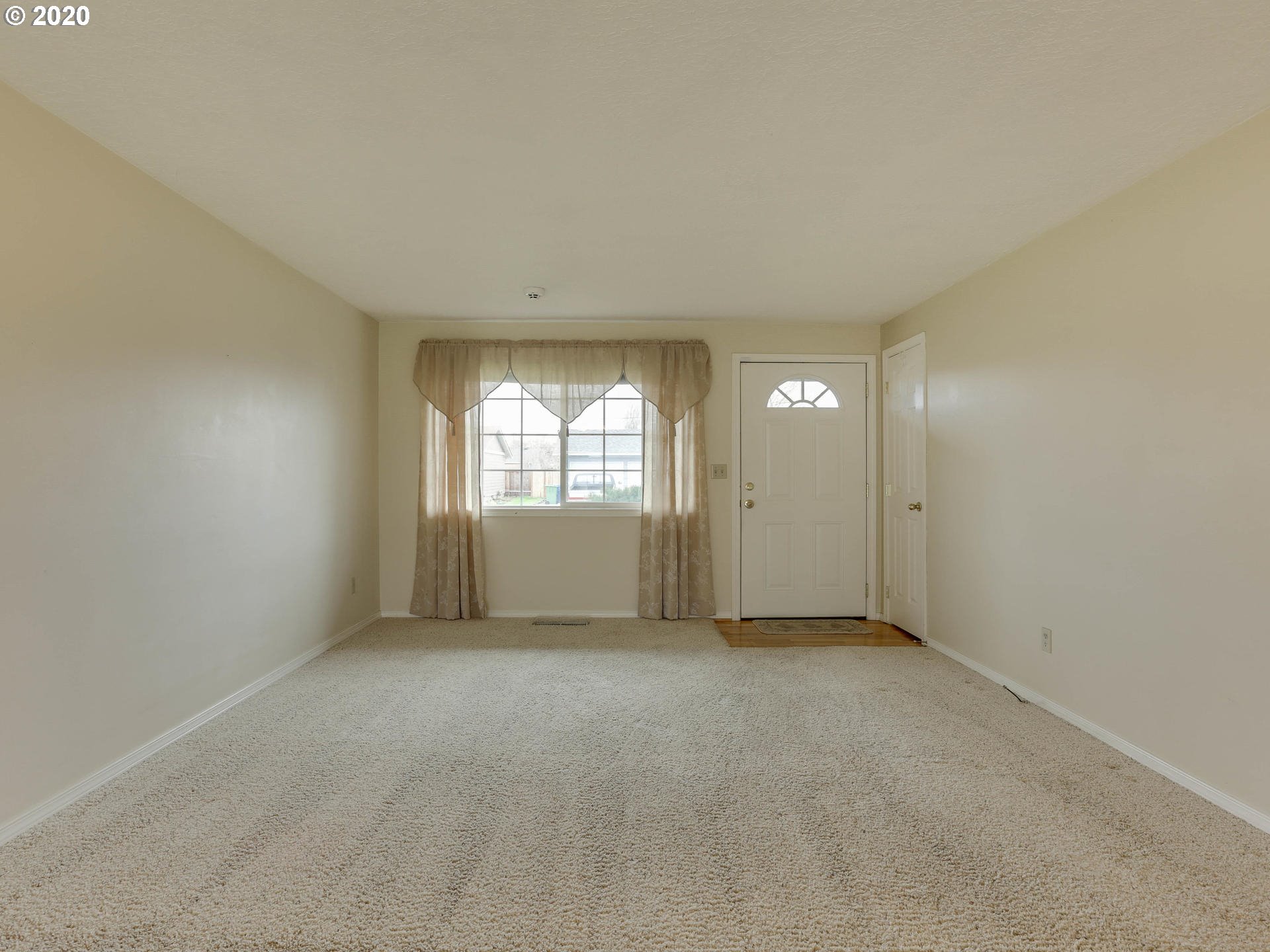 1890 Thompson Road Woodburn, OR 97071 - Photo 7 of 23 Gallery Image 7