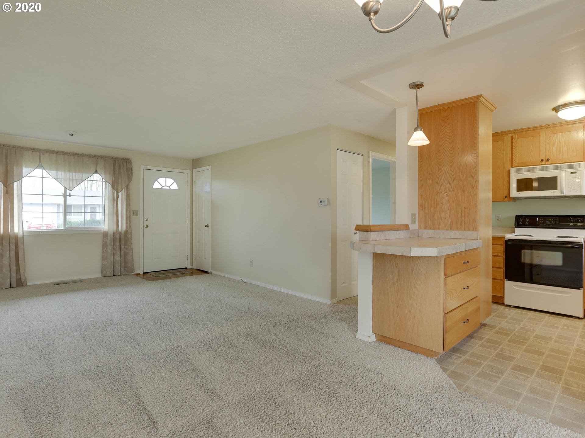 1890 Thompson Road Woodburn, OR 97071 - Photo 9 of 23 Gallery Image 9