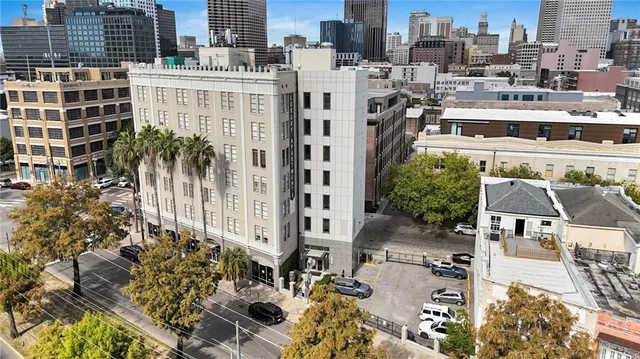 $2,195 | 833 Howard Avenue, Unit 402, New Orleans, LA 70113