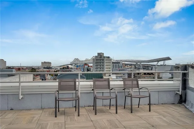$2,195 | 833 Howard Avenue, Unit 402, New Orleans, LA 70113