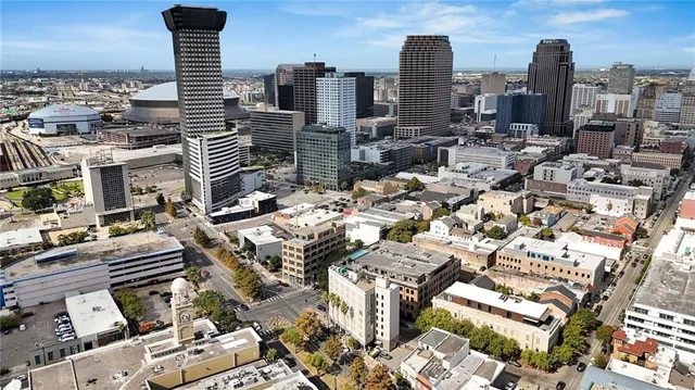 $2,195 | 833 Howard Avenue, Unit 402, New Orleans, LA 70113