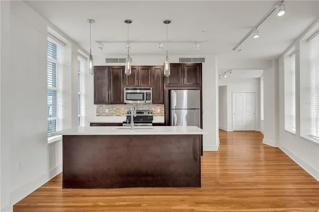 $2,195 | 833 Howard Avenue, Unit 402, New Orleans, LA 70113