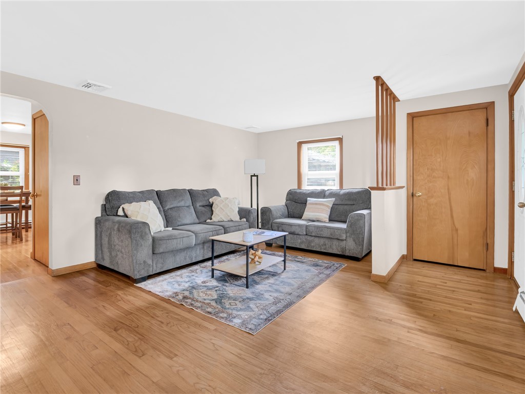 133 Inman Avenue Warwick, RI 02886 - Photo 8 of 31 Living room