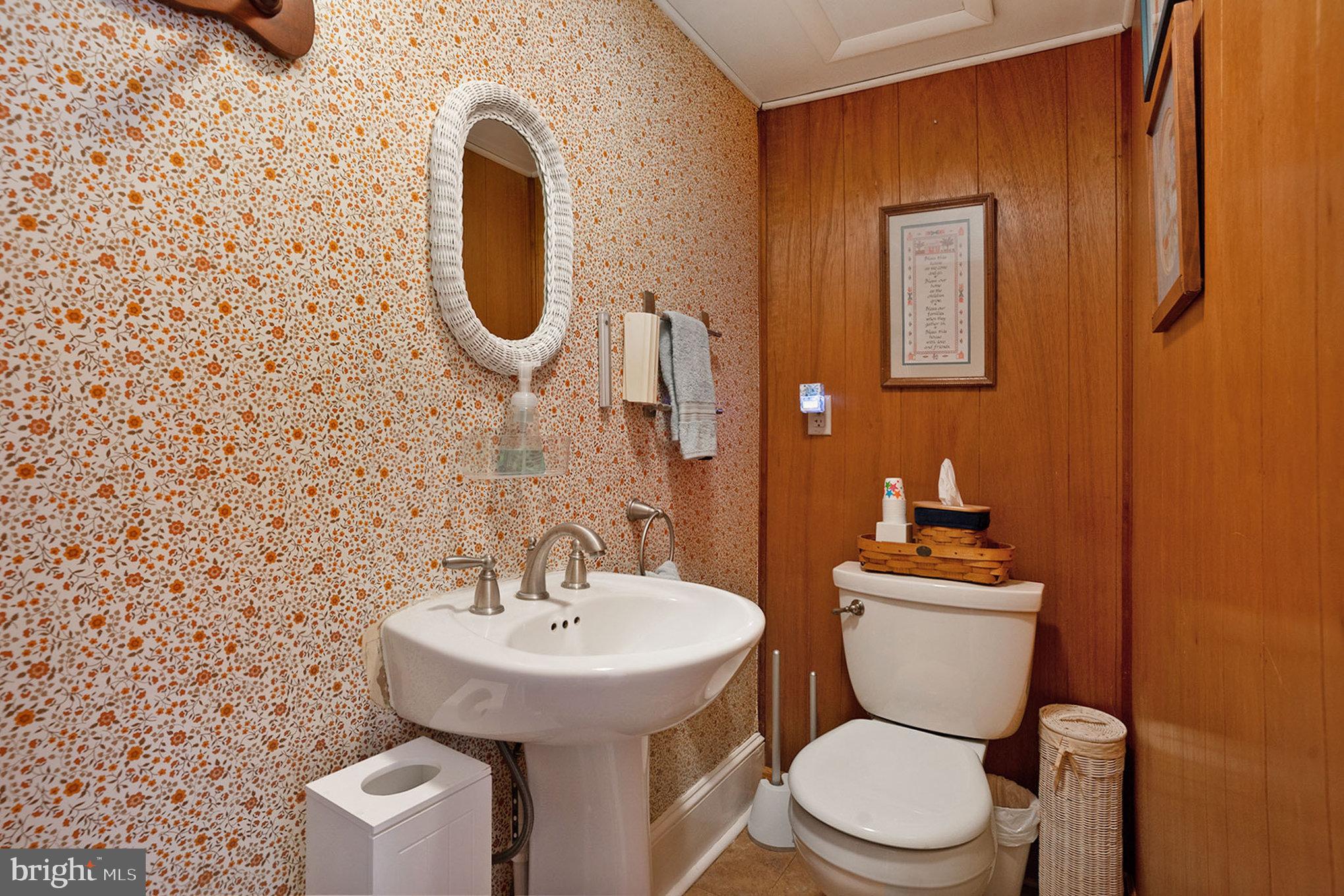19 Egypt Road Eagleville, PA 19403 - Photo 14 of 27 Main Level Powder Room
