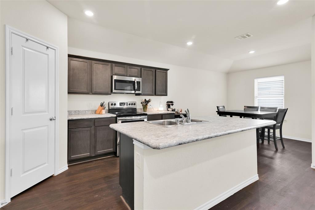 400 Evers Way Denton, TX 76207 - Photo 8 of 21