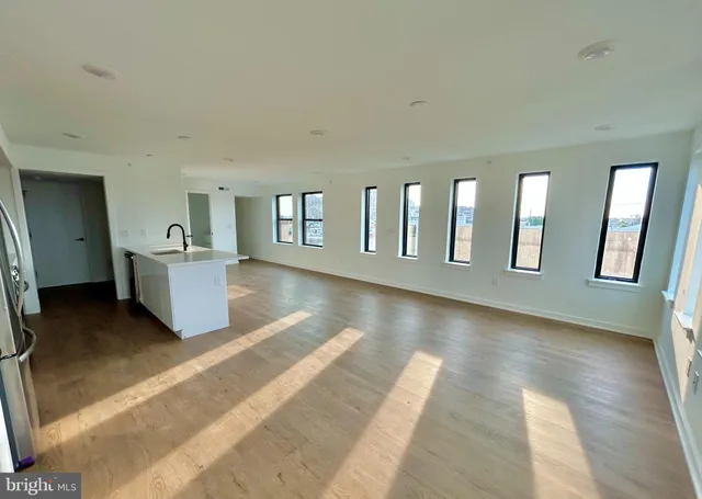 $2,200 | 642 Moore Street, Unit 3, Philadelphia, PA 19148