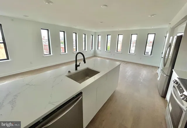 $2,200 | 642 Moore Street, Unit 3, Philadelphia, PA 19148