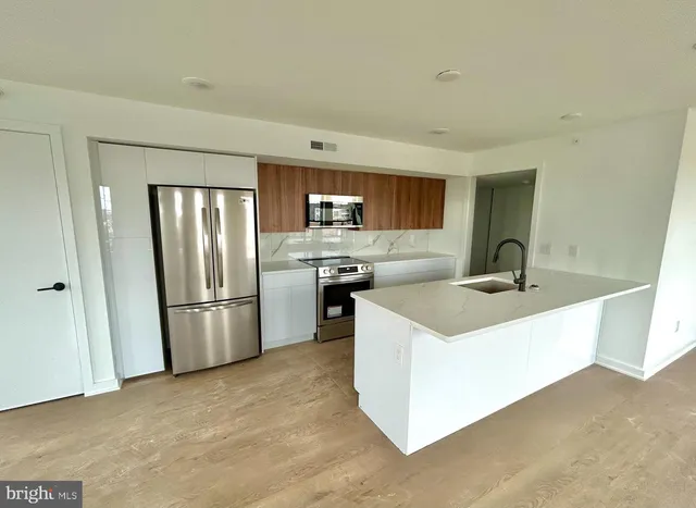 $2,200 | 642 Moore Street, Unit 3, Philadelphia, PA 19148