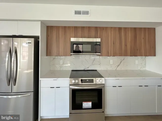 $2,200 | 642 Moore Street, Unit 3, Philadelphia, PA 19148