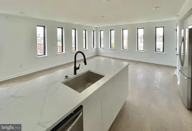 $2,200 | 642 Moore Street, Unit 3, Philadelphia, PA 19148