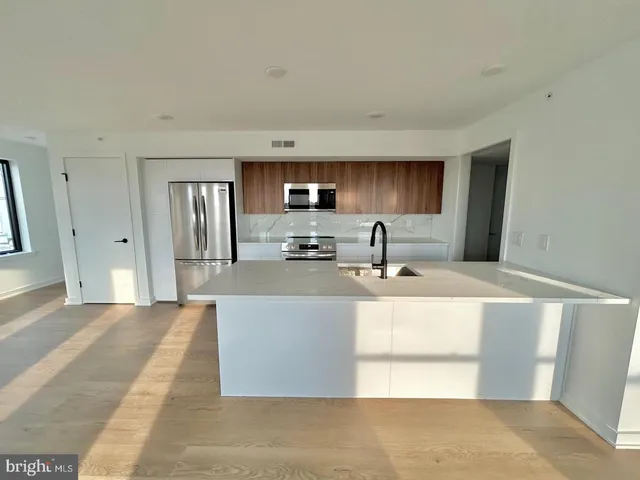 $2,200 | 642 Moore Street, Unit 3, Philadelphia, PA 19148