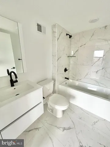 $2,200 | 642 Moore Street, Unit 3, Philadelphia, PA 19148