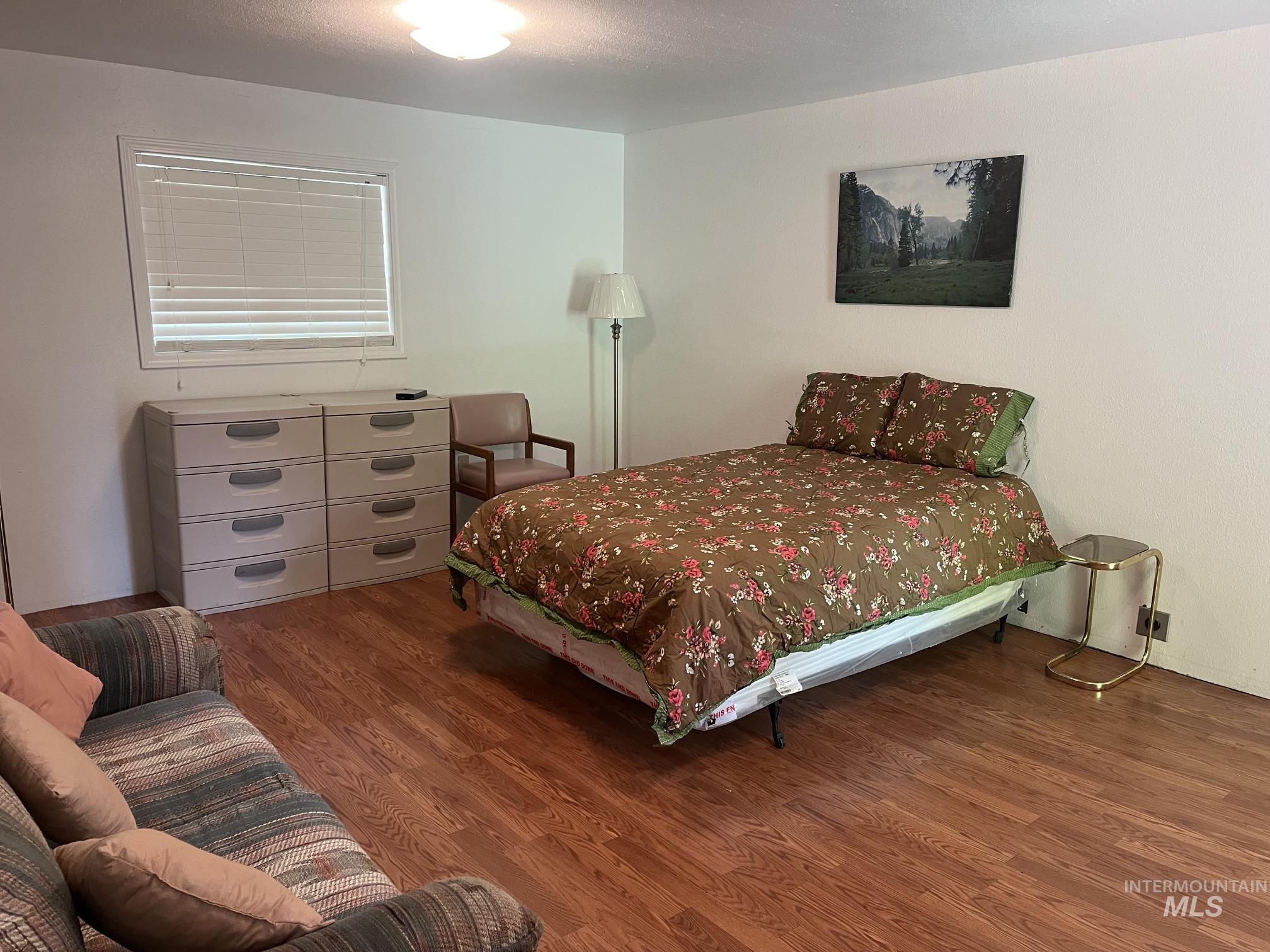 39 Mayflower Mine Road Placerville, ID 83666 - Photo 32 of 36 Spacious room featuring wood-finish flooring, white walls, and a window with blinds