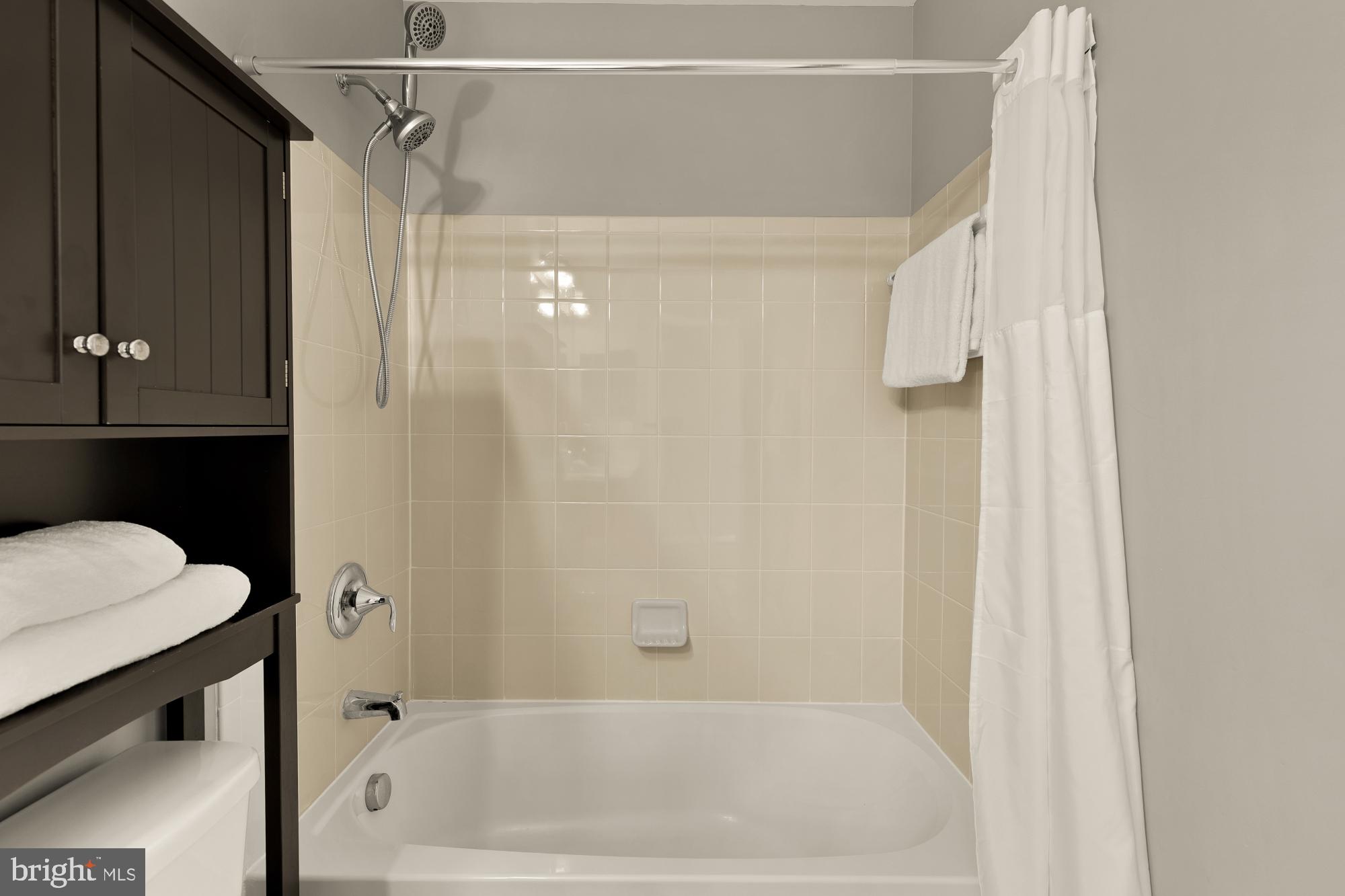 15611 Coolidge Avenue Silver Spring, MD 20906 - Photo 37 of 57 a bathroom with a bathtub