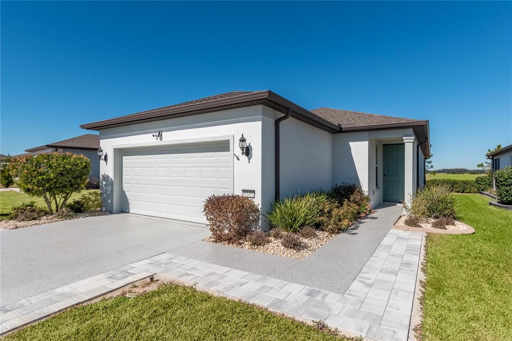 9345 Southwest 52nd Loop Ocala, FL 34481 - Photo 2 of 31