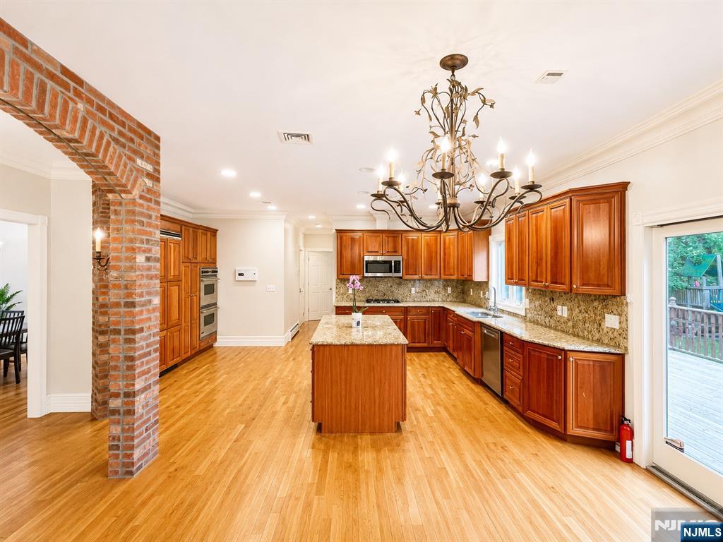 377 Ruckman Road Closter, NJ 07624 - Photo 10 of 22