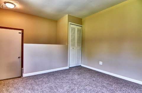 6497 Lapeer Road Burton, MI 48509 - Photo 15 of 39 20444937-14.JPG