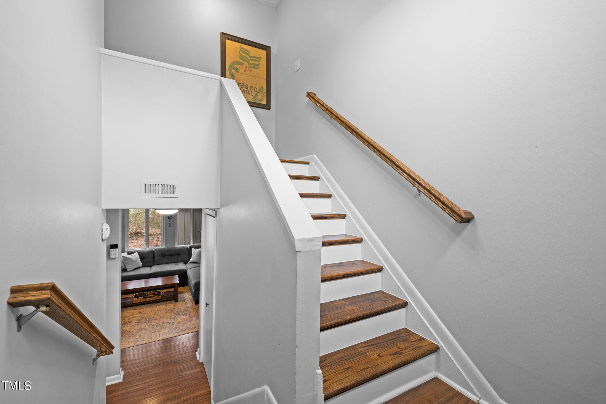 709 Godwin Court Raleigh, NC 27606 - Photo 15 of 31 21-web-or-mls-5Z8A9968