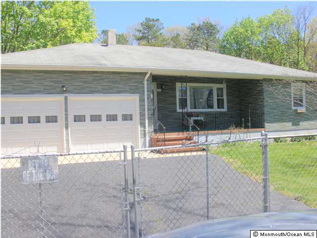 233 Perrineville Road Jackson, NJ 08527 - Photo 1 of 3 Primary Photo