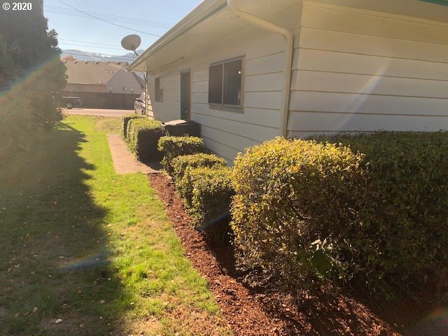 4044 Jasper Road Springfield, OR 97478 - Photo 11 of 15