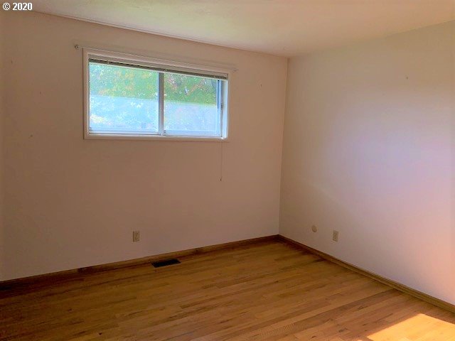 4044 Jasper Road Springfield, OR 97478 - Photo 7 of 15