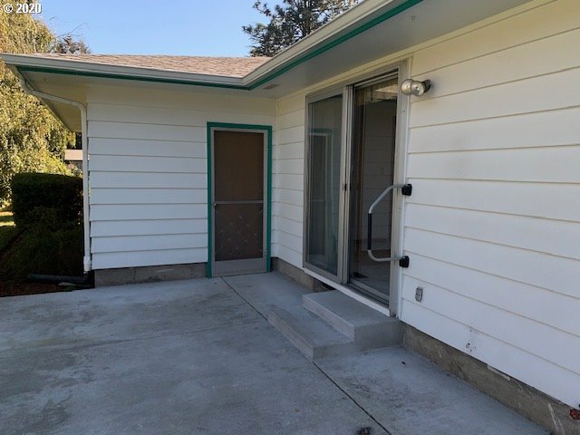 4044 Jasper Road Springfield, OR 97478 - Photo 8 of 15
