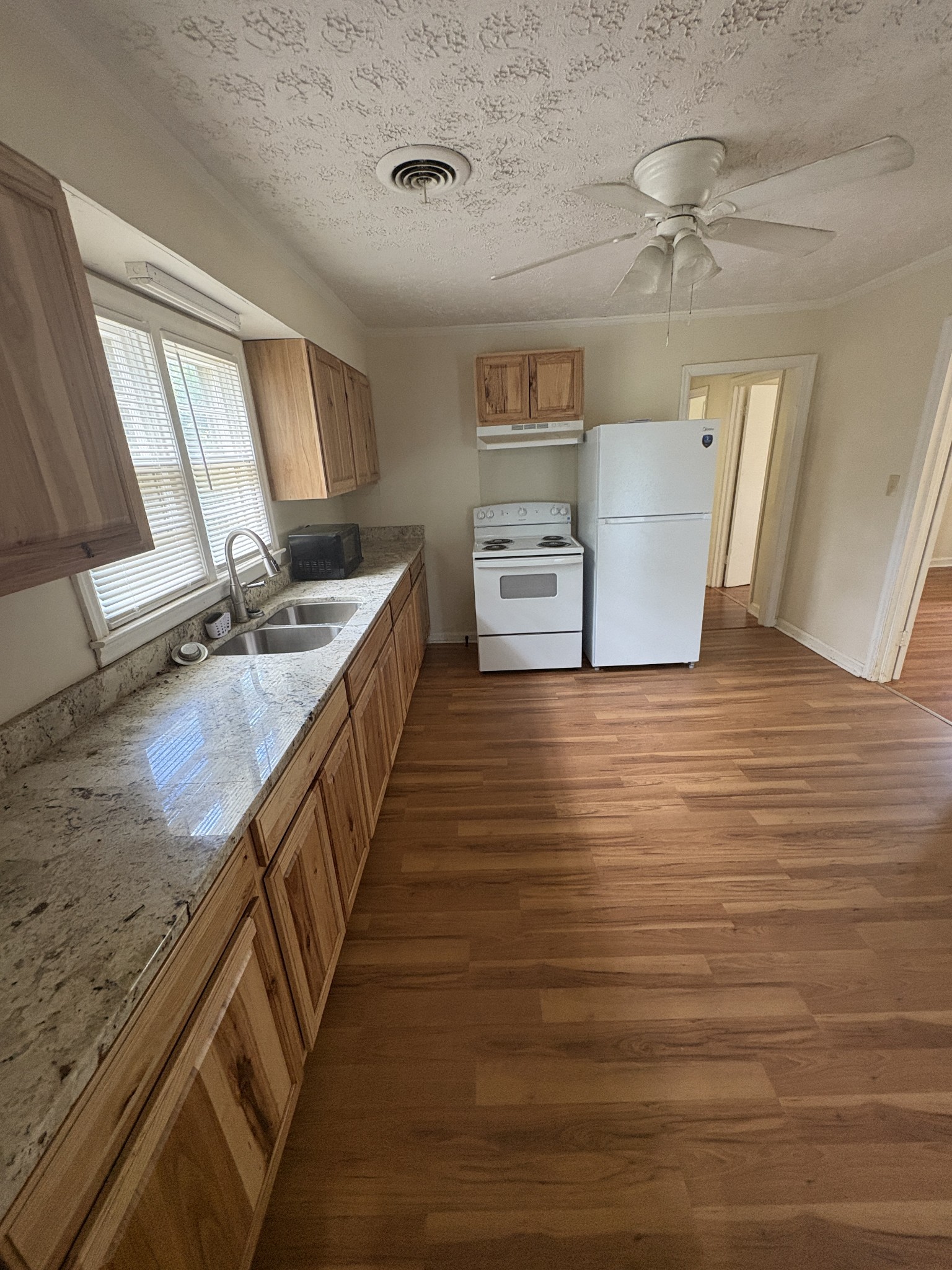425 Hall Street Gallatin, TN 37066 - Photo 3 of 8 Gallery Image 3