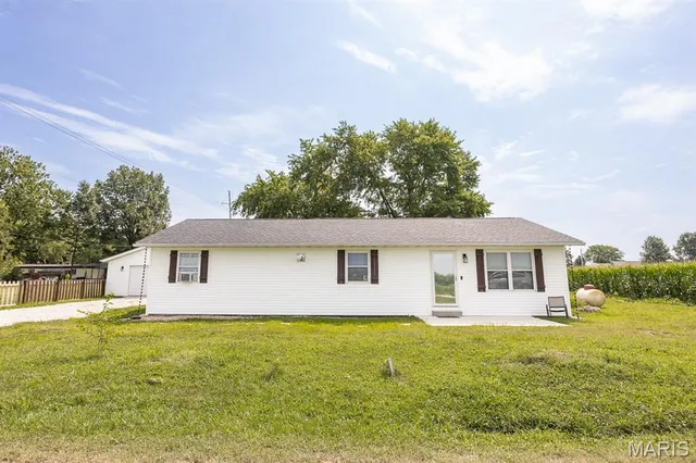 $199,999 | 2309 South 6th Street, Fayetteville, IL 62258