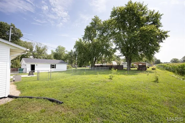 $199,999 | 2309 South 6th Street, Fayetteville, IL 62258