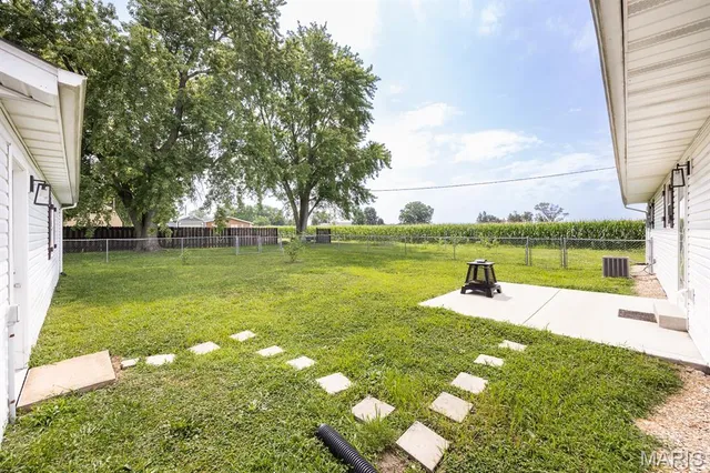 $199,999 | 2309 South 6th Street, Fayetteville, IL 62258