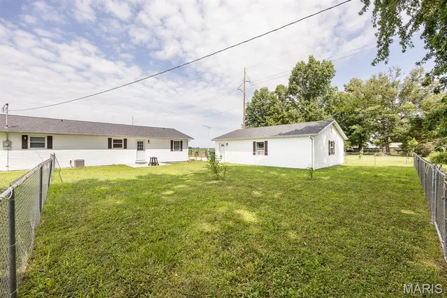 $199,999 | 2309 South 6th Street, Fayetteville, IL 62258