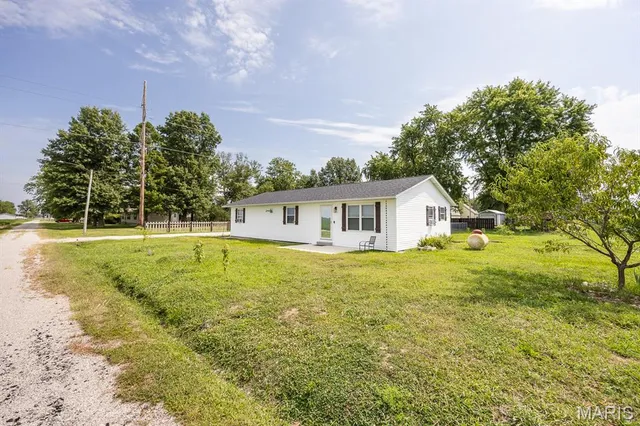 $199,999 | 2309 South 6th Street, Fayetteville, IL 62258