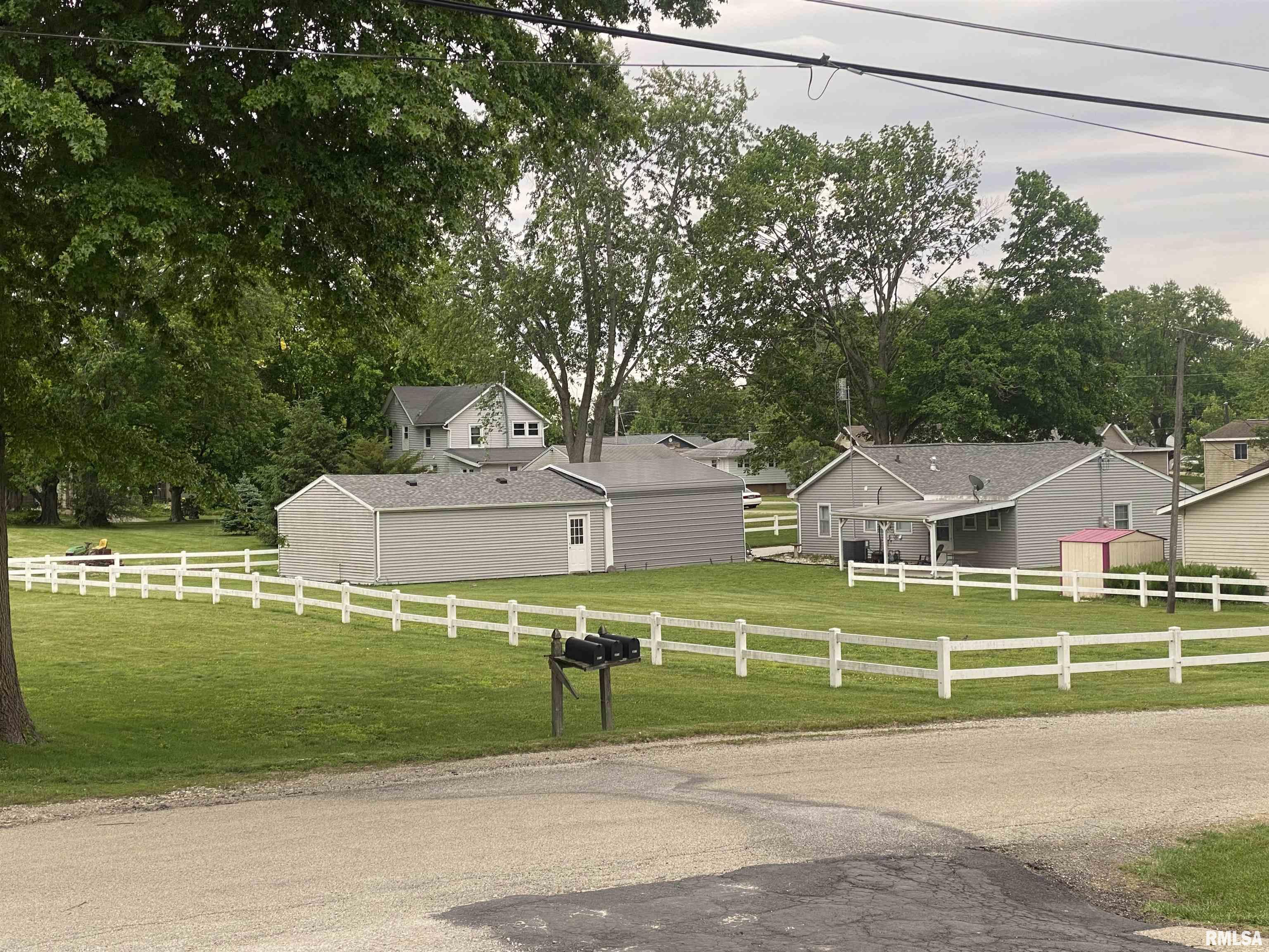 35 West Beech Street Canton, IL 61520 - Photo 9 of 38