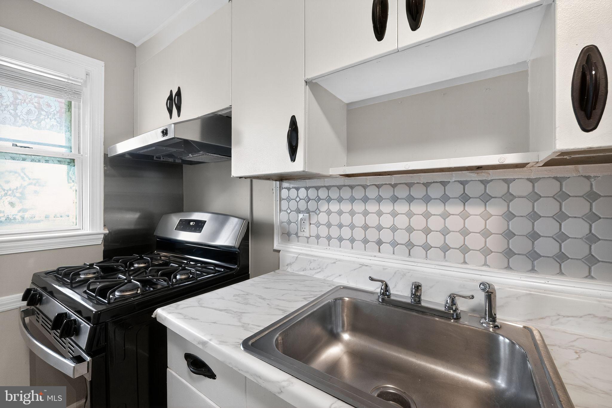3658 Greenvale Road Baltimore, MD 21229 - Photo 10 of 30