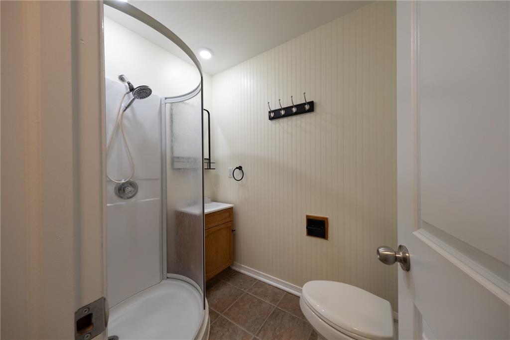 129 Green Brae Road Kittanning, PA 16201 - Photo 20 of 34 Main bath