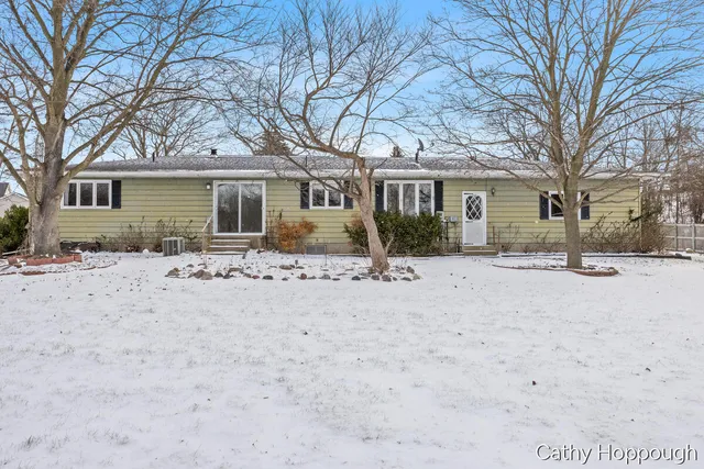 $340,000 | 250 Meadowlane Drive, Portland, MI 48875