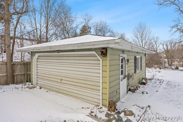 $340,000 | 250 Meadowlane Drive, Portland, MI 48875