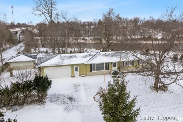 $340,000 | 250 Meadowlane Drive, Portland, MI 48875