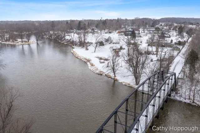 $340,000 | 250 Meadowlane Drive, Portland, MI 48875