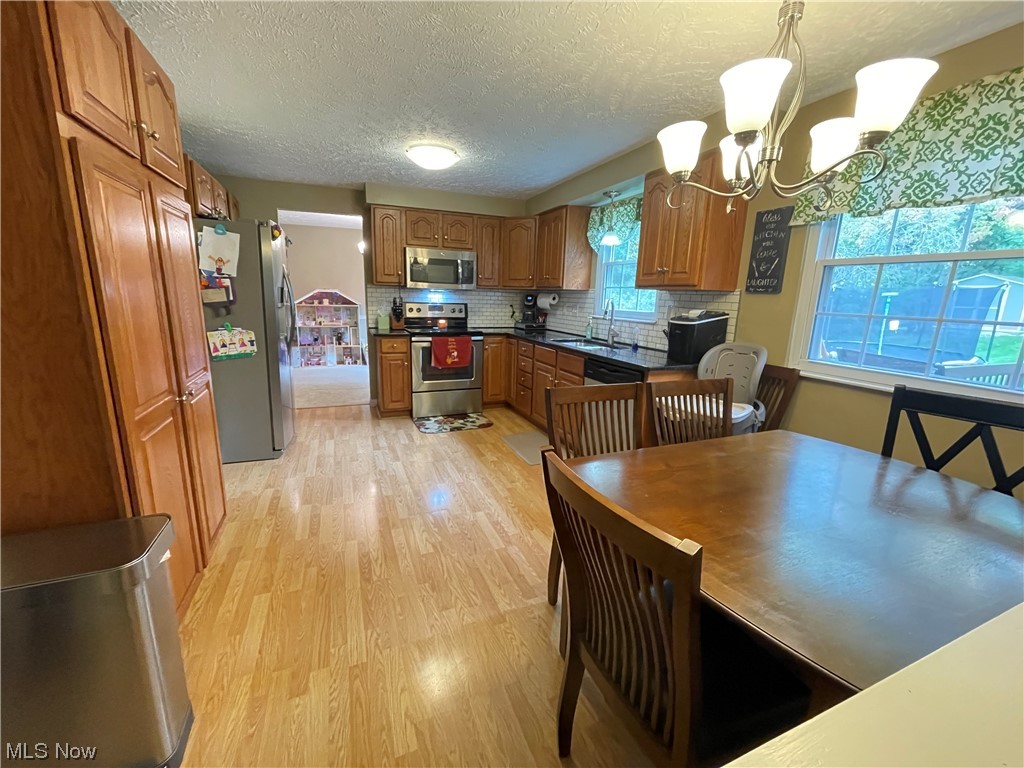 9572 Hoose Road Mentor, OH 44060 - Photo 19 of 35 View of kitchen and dining area