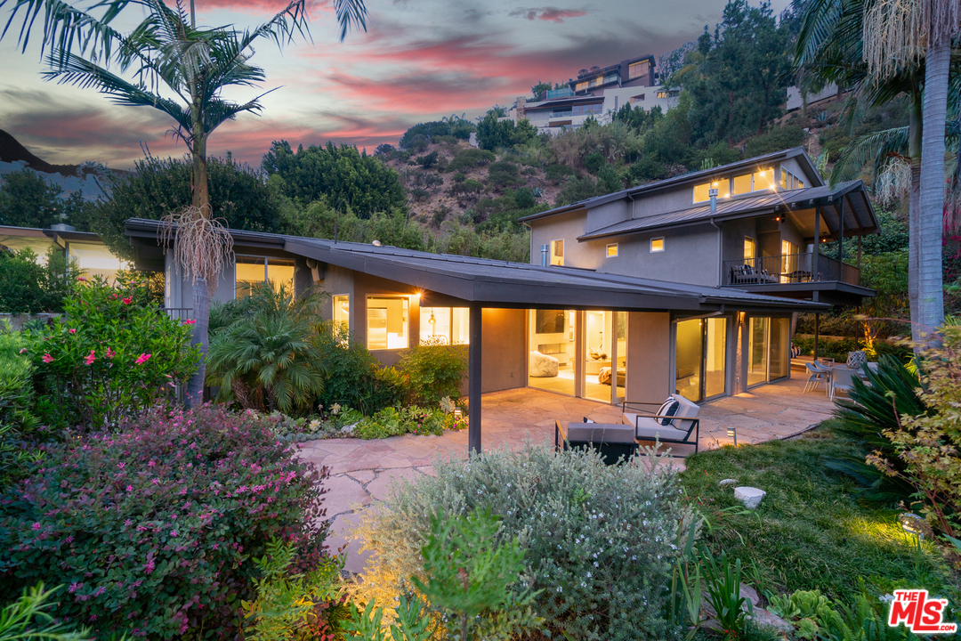 1536 Rising Glen Road Los Angeles, CA 90069 - Photo 2 of 41