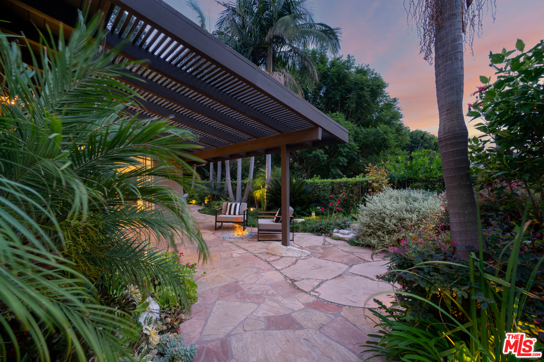 1536 Rising Glen Road Los Angeles, CA 90069 - Photo 11 of 41