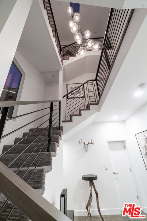 1536 Rising Glen Road Los Angeles, CA 90069 - Photo 14 of 41