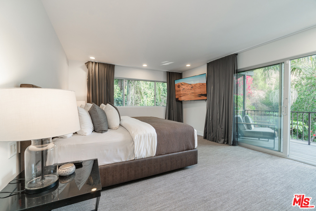 1536 Rising Glen Road Los Angeles, CA 90069 - Photo 19 of 41