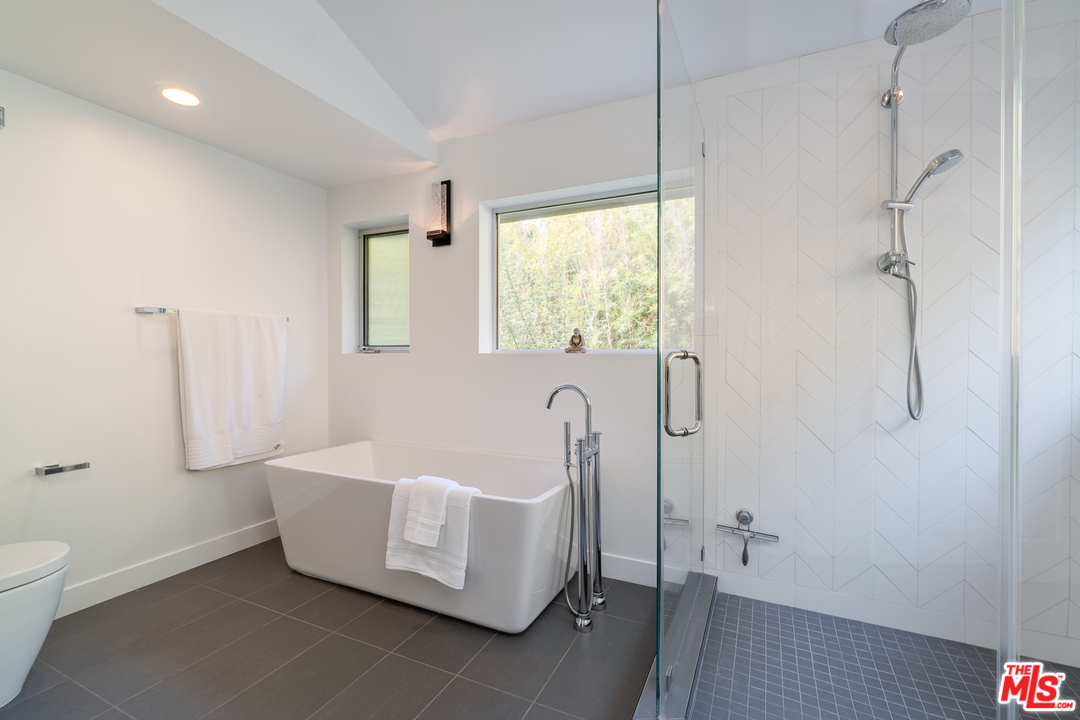 1536 Rising Glen Road Los Angeles, CA 90069 - Photo 21 of 41