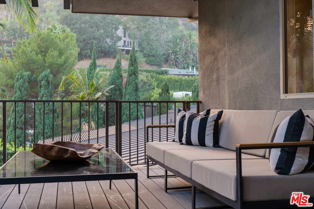 1536 Rising Glen Road Los Angeles, CA 90069 - Photo 23 of 41